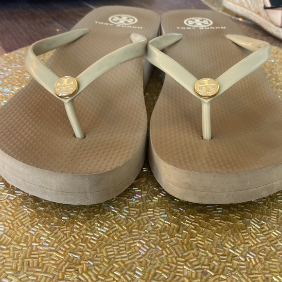 Tory Burch logo signature sandals womens flip flops Sz 8 - Picture 2 of 5